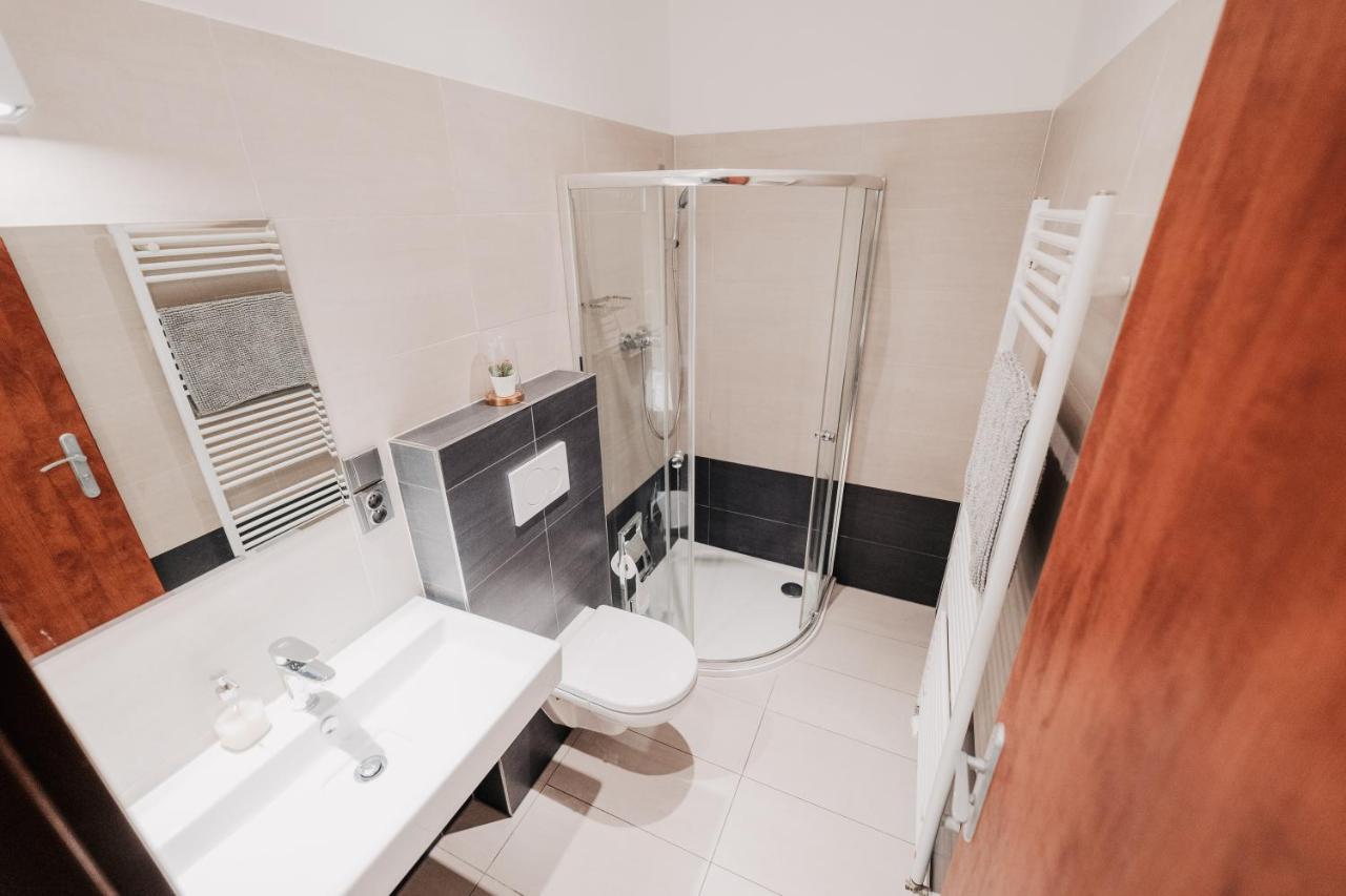 Apartament Elegant Studio, 400M From The Square Pilzno Zewnętrze zdjęcie