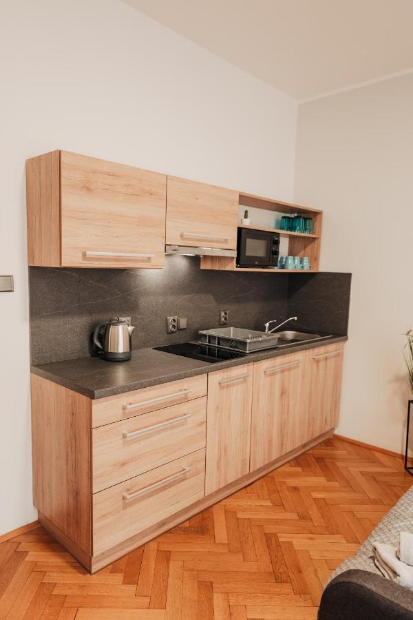 Apartament Elegant Studio, 400M From The Square Pilzno Zewnętrze zdjęcie